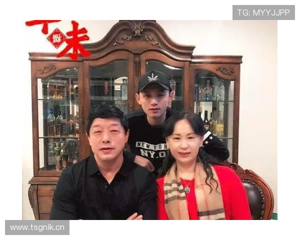 张继科晒家居照，沙发一躺就豪宅既视感，我把银行卡捂紧了